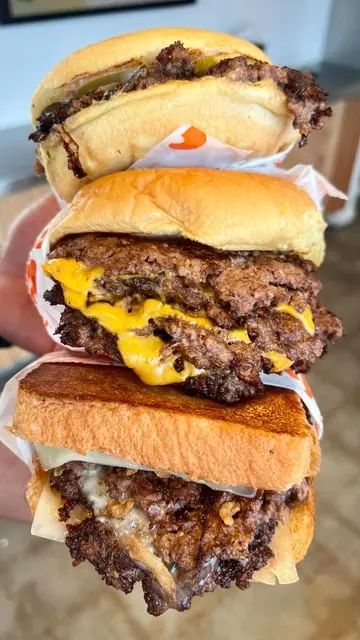 Why did the burger go to the gym? It wanted to get bunned and toned! 🧀🍔🍟
@stuffedbellyco 

#nationalburgermonth #masterchef #christinaha #burger #burgerporn #stuffedbelly #stuffedbellyco #houstonfood #houstonfoods #houstonburgers #houstoneats #mus