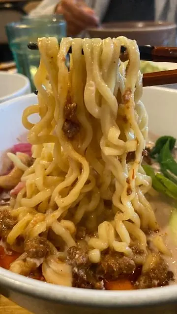 Send me creamy NOODles🍜

Y’all need to check out @bossoramentavern near Harvard Square. The food and vibes are immaculate! I ordered the vegan ramen and the karami (both so creamy and flavorful).
——
🍽 Vegan Ramen (soy meat, cashews+walnuts, and chi