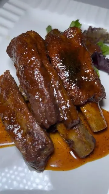 @mitomodernasian is the definition of modern Japanese cuisine! 

The smith town, located inside the Smith Haven Mall has it all. Once you walk in you’re welcome with this big bar for seating loaded with everything you need for a delicious cocktail. 
