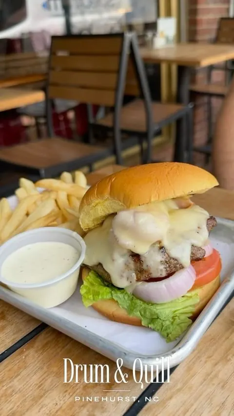 PINEHURST, NC • We all know this cute town about 1 hour outside of Raleigh for golf. But, take a drive and enjoy the shops and have a fun meal at @drumandquill - a tavern serving beer and tasty food! 

Apps are always my favorite! We started out with