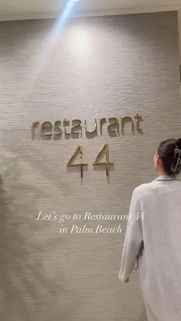 The garden patio dining at @restaurant44.pb is a must 😍🌴