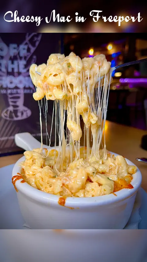 Is this even allowed on IG? 😂 BRB drooling 🤤 
This is your sign to order the Mac and cheese at @offthehookfreeportny 🧀 
Send this to someone who loves mac!