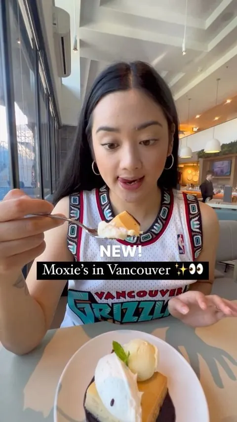 Moxies White Chocolate Brownie ⭐️🍫 

There’s a newly renovated Moxies location downtown and I got to try some of their new menu items and check out the pretty space! I personally think Moxies is underrated! They have bomb food, good portions and gre