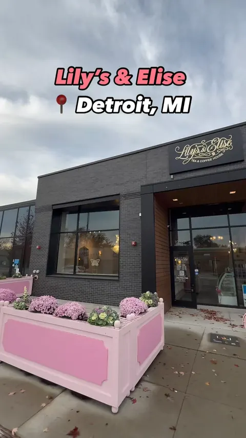 🌸 Stepping into Lily’s & Elise Tea and Coffee House on Detroit’s Avenue of Fashion feels like being transported to a magical place! 🌷 The architecture, flowers, and intricate details are breathtaking, especially the enormous tree in the center with