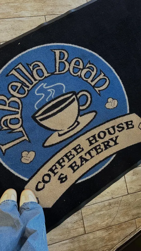 I’m a sucker for a local coffee shop ☕️🩵❄️ I love that @labellabean has a second location (Southpointe) just down the road from me! Their seasonal menu is my very favorite, and their space is so cozy for getting work done✨ #labellabean 
 •
•
•
• 
#p