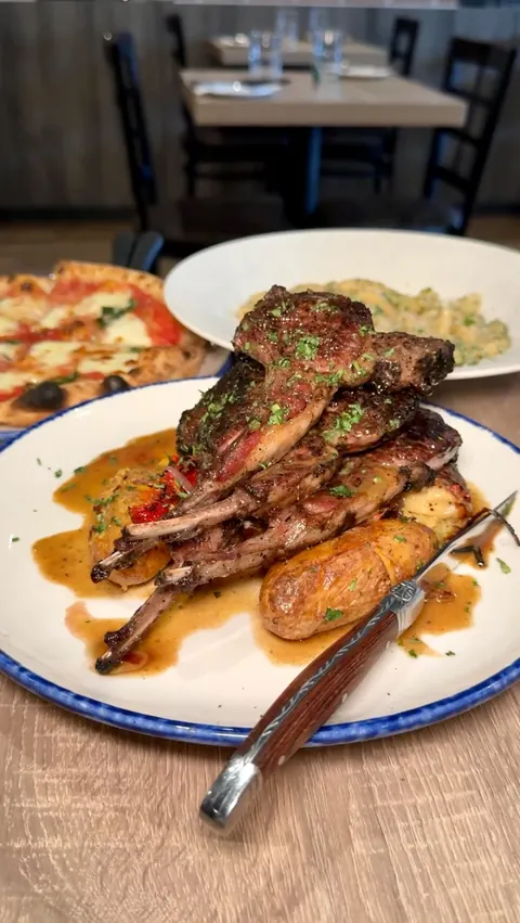 A cozy spot serving up amazing Italian food at great prices! 💯 @cafe_roma_toronto
📍807 St Clair Ave W, Toronto

At @cafe_roma_toronto, everything is made from scratch and you can definitely taste the freshness and care in every dish! They were ment