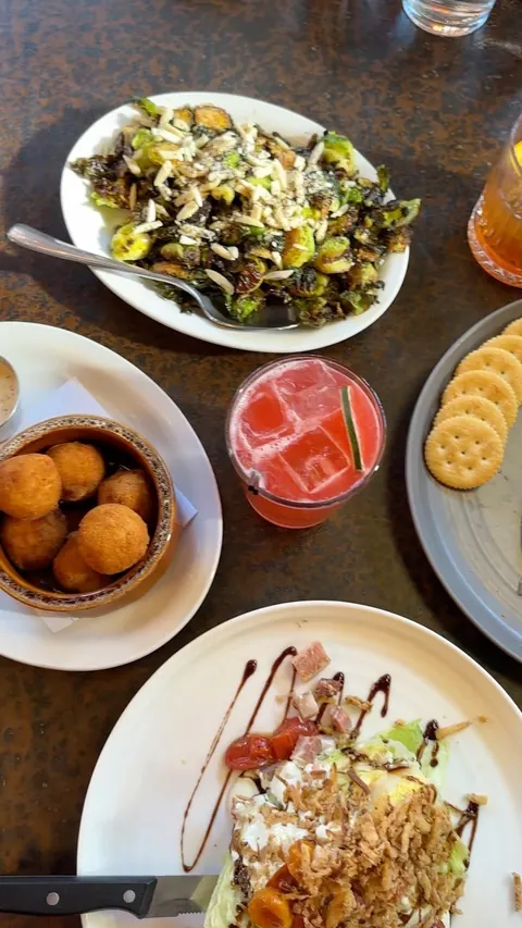 🍺 @forbiddenrootcolumbus 
📍 4080 Worth Ave. Columbus, OH 43219
📸 @ohioplacestogo 

Columbus definitely has one of the best food scenes out there. Forbidden Root in Easton was delicious. The menu is unique and the environment is open and rustic. Th