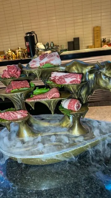 A5 Wagyu unlimited so many different ways 
@wagyuhousebyxpot 
🥩 Wagyu tartare 
🥩 different cuts of Wagyu for BBQ grill (Otoro was my fave)
🍣 sushi nigiri
🦞 seafood for grilling
🍸 wide drink selection 
Part 2 for more

#chitownnomz #tangapproved 