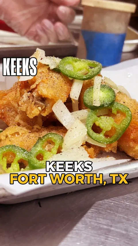 Fort Worth 👋 This local Asian fusion spot was awarded BEST WINGS in Texas by Buzzfeed in 2019 😮 

Started from a humble gas station and now in a brick and mortar, @keekseggrollswings offers a tour of delicious Korean, Japanese, Chinese and Vietname