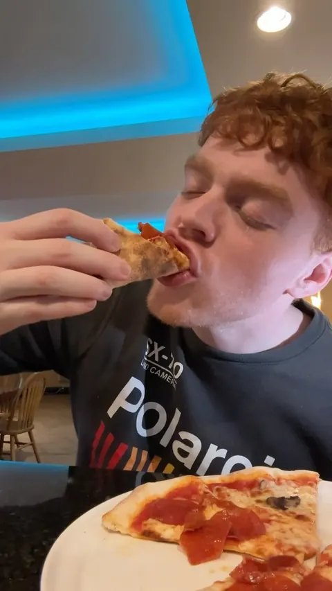 @enis_pizza over in Princeton Heights is merging Balkan favorites with some amazing wood fired pizzas! I’m sticking to $5 Wine Wednesday, because who wouldn’t want a $5 glass of wine? Fun fact: Their wines come from the owners home country, Kosovo, w