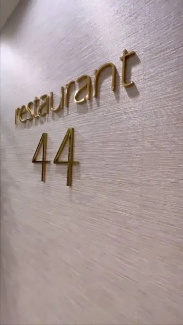 @44palmbeach is the most divine hidden gem on Palm Beach Island. We almost don’t want to post about it and let the secret get out but wow! It’s amazing!

Highlights:
• The loveliest and friendly staff around. So welcoming and accommodating. 
• Beauti