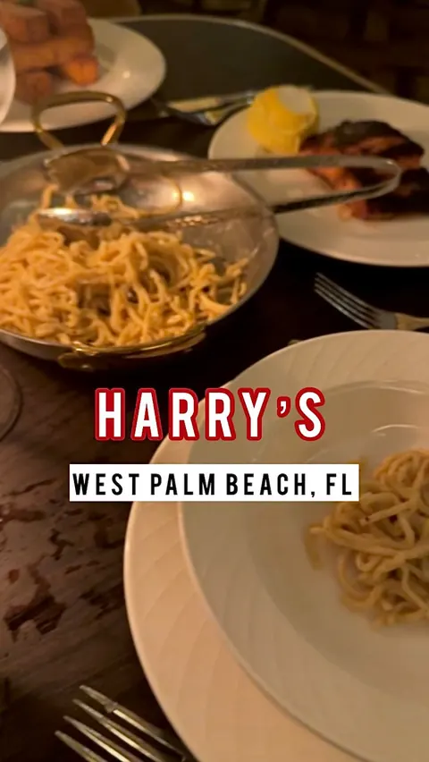 Opening night at @harrysrestaurants 🎉 

This new restaurant located in @thesquarewestpalm is perfect for dinner, date night, or drinks 🥂 Their interior is absolutely stunning and luxurious! 

I recommend the onion soup, filet mignon, pasta dishes, 