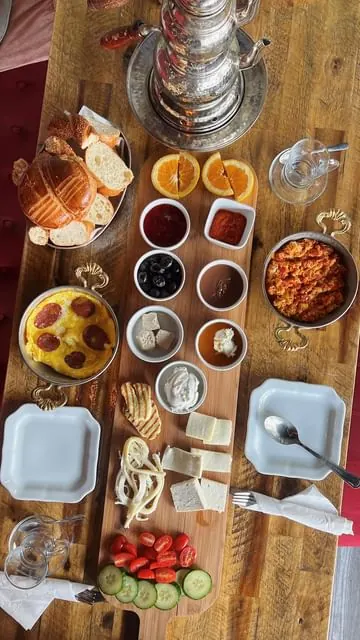 ✨🇹🇷 TURKISH BREAKFAST SPREAD IN BOSTON 🍳✨

This place has been on my list forever, thank you so much @coffee.turco for having me 🫶🏼

I love having a variety of things on my palette, so Turkish breakfast is a concept I love because you get a bit 