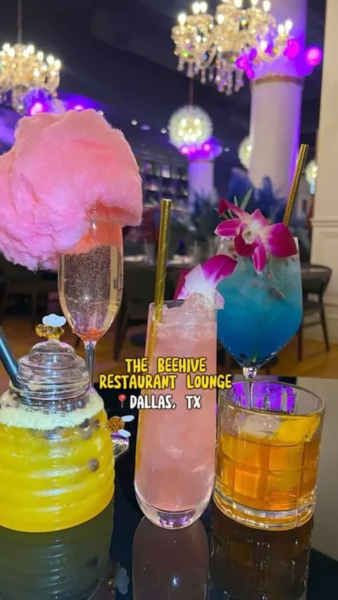 I found the best and most gorgeous Happy Hour in Dallas ‼️🐝 @beehiverestaurantlounge is the spot everyone’s been buzzing about located in Downtown cuz of their aesthetically pleasing drinks and desserts. Food was fantastic and service was amazing — 
