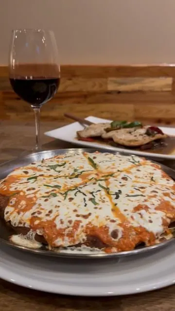 The Naples-style pepperoni pizza 🍕 at @vulcano081rvc was worth the trek to Rockville Centre. But the deliciousness didn’t end there. 

I dined with two of the pickiest eaters, yet we all raved about everything we ordered. And we ordered a lot. ✨

Fr