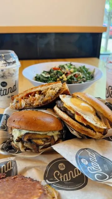 ✨ what’s shakin y’all??? sun’s out, buns out 🍔 ✨

@thestandrestaurants has over 20 locations and offers affordable quality burgers, sandwiches, and more!  There is a wide variety of items on the menu. The ambiance here is very lively and will have y