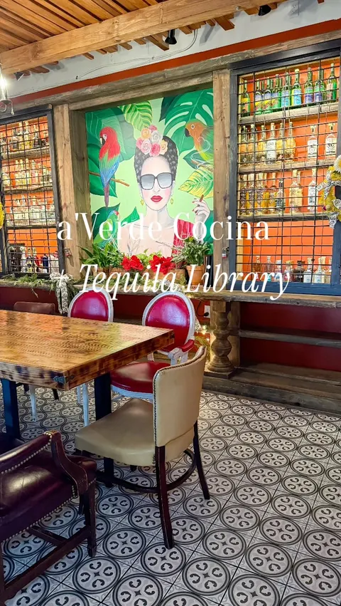 a’Verde Cocina + Tequila Library! 📚🍹🌯 @averdemexican_cary 

This family-friendly spot is perfect for brunch! Brunch is served every Saturday and Sunday from 10:30 AM to 4 PM. Kids eat for 99¢ on Thursdays, plus face painting to keep them busy whil