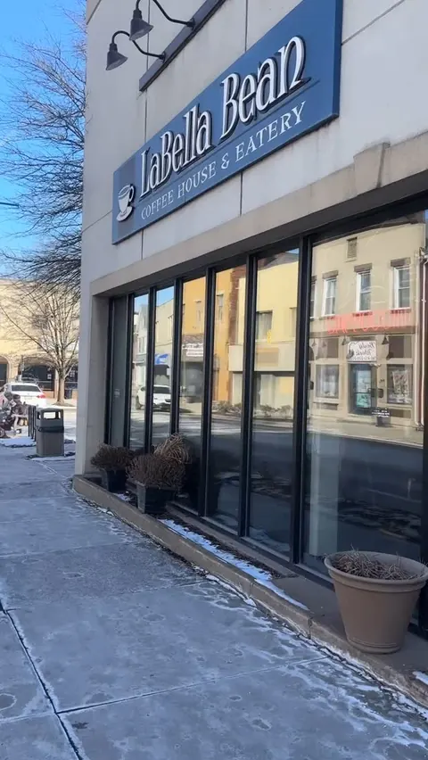 Hi! Join me for a quick trip to @labellabean located in Bridgeville. Let me know if you go visit! ❤️ #ad
•••
#labellabean #bridgeville #bridgevillepa #pittsburgh #pittsburghcoffeeshop #pittsburghcoffeeshops