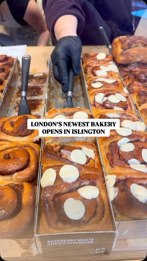 There’s a new bakery in town 👀 German bakery @zeitfuerbrot.uk has opened in the UK for the first time on Islington high street 🤩

You’ll find a mix of bread, sandwiches, the most insane selection of schneckes (squishy cinnamon roll buns) , cardamom