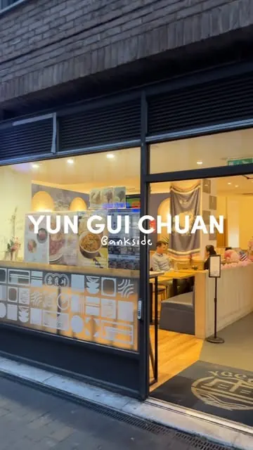 the best bowl of noodles I’ve had, not from my kitchen, in a longgg time 😛🍜

📍@ricenoodle_yunguichuan 
👯‍♀️ @dudu_eats 

#london #londonfood #londonhotspots #foodreview #RestaurantReview #whatieat #noodles #hongkong #ricenoodles #asianfood