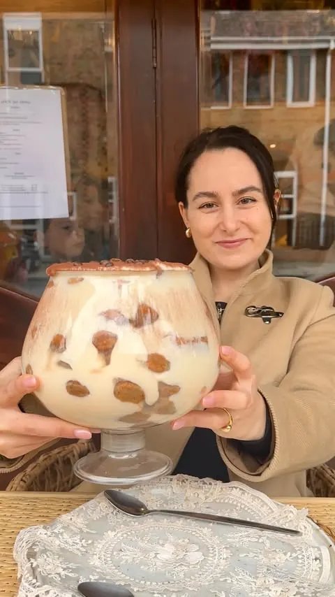 Tag a friend who would finish it all 🤭

📍Tarantella, Chiswick @tarantella_chiswick 
💸 £30 for a 2kg bowl
__________________

🇮🇹 Tagga un amico che se lo mangerebbe tutto 🤭

📍Tarantella, Chiswick
💸 £30 per un tiramisù da due chili