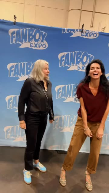 Now I’m the fan girl 😂

#MA! 

Huge thanks to all the lovely people at @fanboy_expo and all the beautiful faces that came to the show❤️💕🤩🫶