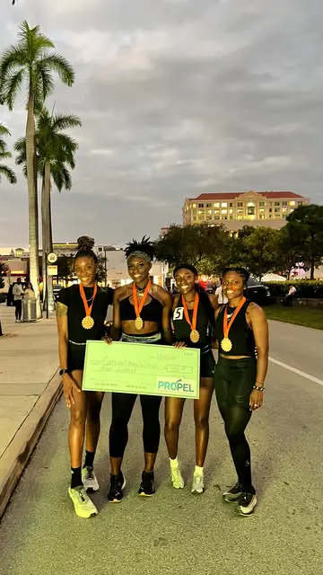 2025 Catrinas 4x100m Relay Champs 🥇

Happy to represent team @runningedge305  with @pinkberryboost, @toriana305, and @just.daej 

11.1.2025
•
•
•
•
•
•
•
#4x1Relay
#RelayRace
#4x100mRelay
#BlackRunners
#MiamiRunners
#MiamiRunning
#WomenRunners
