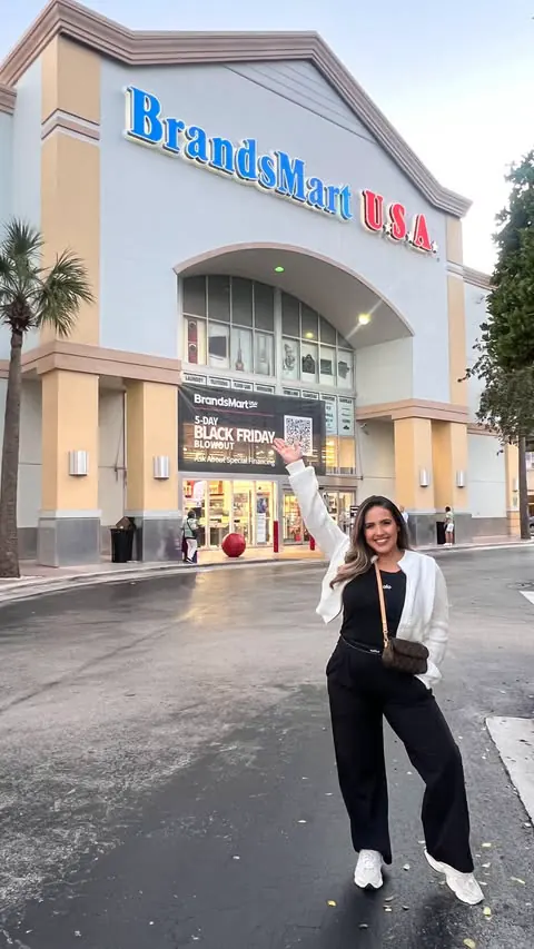 BLACK FRIDAY at @brandsmart_usa is on another level 🖤🔥

From pre–Black Friday steals to the doors-opening deals… this is the place to shop this weekend. At BrandsMart, you always get more for less with unbeatable, unexpected, unlimited savings and 