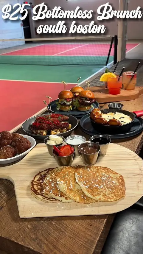 🏓 $25 Bottomless Brunch & Pickleball 🏓

@playpkl is one of Boston’s funnest brunch spots! On weekends 11am-2pm for $25 you can get bottomless brunch which includes chicken and waffles, a dessert taco platter, and many more. 🍦(pickleball not includ