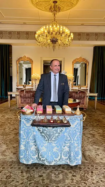 Real life #soapbutler at the @cpkempinski in #Istanbul. #luxuryhotel #hotelbutler #butler #luxurylifestyle #travellife #çırağanpalacekempinski #ciraganpalacekempinski #ciraganpalacekempinskiistanbul