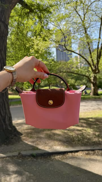 best friends don’t copy they match 👯‍♀️🖤🛒
 #bestfriend #longchampmini