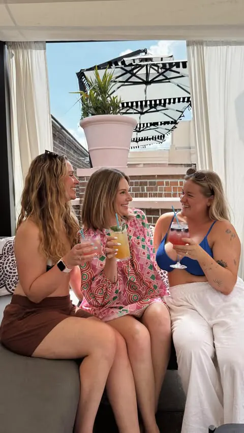 You don’t have to be a guest at @millshousehotel to soak up the sun at their rooftop pool! Using @resortpass, you can book a private cabana and spend the day on vacation. Here’s what’s included:

✔️ Cabana with lounge seating for 6
✔️ Towel service
✔
