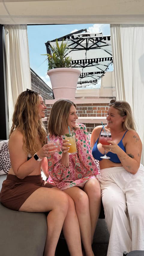 You don’t have to be a guest at @millshousehotel to soak up the sun at their rooftop pool! Using @resortpass, you can book a private cabana and spend the day on vacation. Here’s what’s included:

✔️ Cabana with lounge seating for 6
✔️ Towel service
✔
