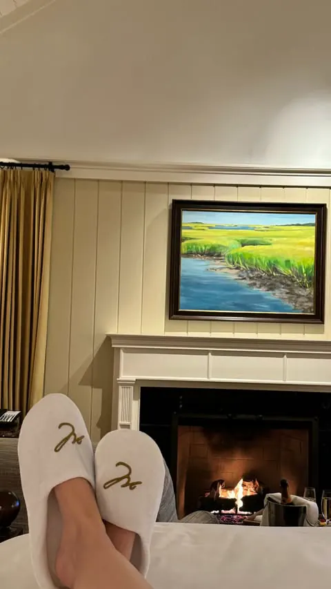 spend a day with me in @montagepalmettobluff ☕️

I wanted to bring yall along for a relaxing day on vacation with me! 🫶🏼

Day in life ✨

@montagepalmettobluff cottage 
@dysonbeauty hairtool
@daehair hairspray 
@fpmovement pullover 
@cosrx face mask