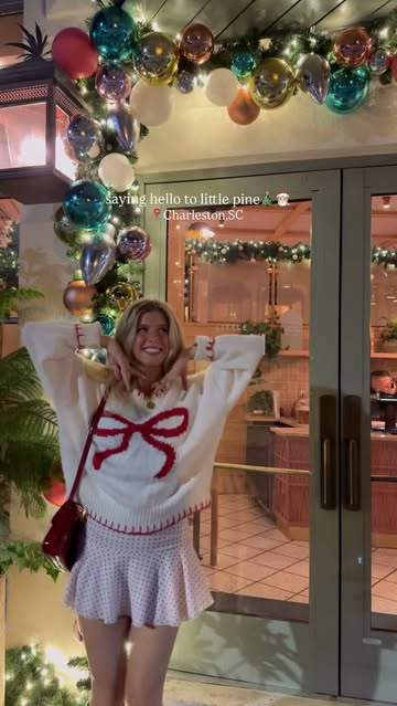 my favorite hello and hardest goodbye every season 🎄
@theryderhotel has done it again!! 

Come check out all the festivities from now until January 5th! ❄️☃️

•
•
•
•
#Charleston #chs #charlestonpopup #chschristmas #charlestonchristmas #bestfriends 