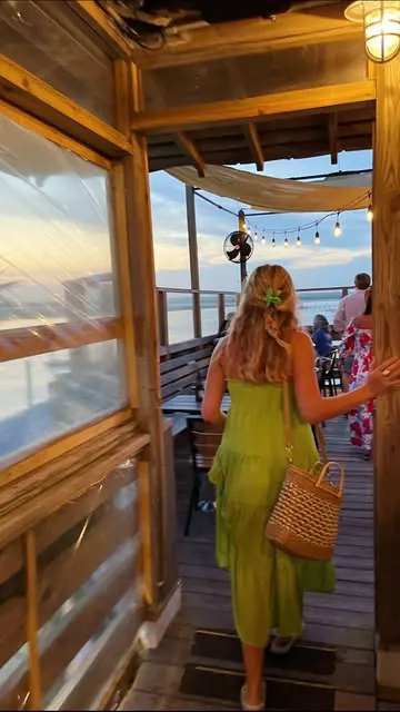 me: ☀️🐚🌊👸🏼🇺🇸🐳🥥
•
•
•
•
•
•
•
•
#ootd #fitcheck #outfitinspo #costalootd #coastalgrandmother #coastalstyle #coastalfashion #eastcoastgirl #eastcoastfashion #pinterest #pinterestinspired #pinterestfashion #beachgirl #americanflagsweater #marchf