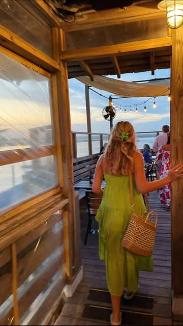 me: ☀️🐚🌊👸🏼🇺🇸🐳🥥
•
•
•
•
•
•
•
•
#ootd #fitcheck #outfitinspo #costalootd #coastalgrandmother #coastalstyle #coastalfashion #eastcoastgirl #eastcoastfashion #pinterest #pinterestinspired #pinterestfashion #beachgirl #americanflagsweater #marchf