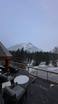 The views from my balcony @hotelcanoeandsuites were so stunning 🥰

#travel #banff #banffcanada #hotelcanoeandsuites