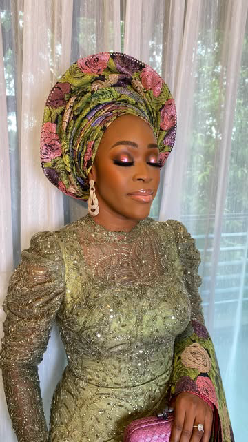 Titilola @titilola_ amazing doesn’t even cut the quality of the slay you served us for your wedding!! 

Thank you so much for having me do the honors of making you look exquisitely gorgeous on your big day ❤️

Outfit by @betho.official 
Gele by @kher