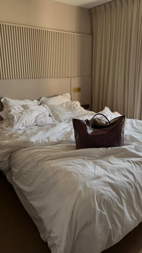 pre-fall staples 🤎 @evernew_official 
#partnership #ad #evernewofficial

#fallfashiontrends #falltrends #falltransition #falloutfitinspo #transeasonalfashion #calgaryblogger #prefall #fallstaples #capsulewardrobe