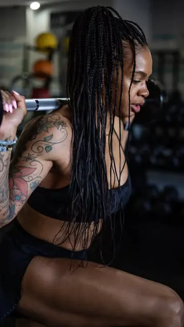 Have you ever met @janelleteal 🦾🦾

Hybrid Athlete crushing both @hyroxamerica and @deka.fit competitions, owner of @teal.fitness in Charlotte, NC, twin mom & military vet. Such an inspiration!

Loving SFH PUSH Pre-Workout, Creatine, Magnesium Glyci