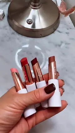 Soft, hydrated, and naturally plumped 💋 My lips’ secret? A daily dose of moisture magic — never skipping my lip care routine! @everskincare 

#everskincare #everskincarepartner #drylipssolution #columbusohio #ohioinfluencer #ohiocreators #dailylipca