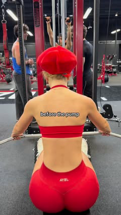 “Girls never hit upper body.” Explain this then? I take back day VERY seriously💅🏼 #gymgirl #gymmotivation