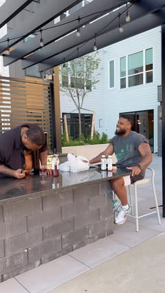 Day in the life.. 

Getting back on the court I missed it, basketball really therapeutic for me. Also I probably go to the watermelon man 3-4 times a week 😂 
Oh and I’m not doing self car wash again it took way too long 😭

Car wash or self wash?