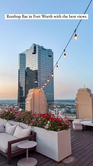This is by far the best rooftop in Fort Worth ✨

I had no idea this place even existed up until recently and I am shocked because it is such a nice spot. 

They have a cocktails, a raw bar, & the most incredible 360 degree views of the city. 

Locate