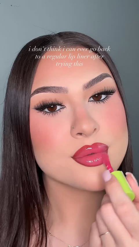 i can confirm that this does in fact last ALL DAYYY 😭 Im using the @nyxcosmetics Lip Lingerie Lip Liner Stain in shade "Cuff Me"