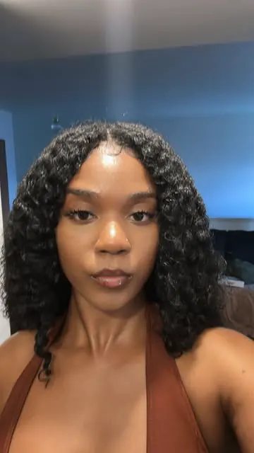 I look like two different people 😳 My favorite part of my transformation has definitely been the difference in my face. 

Of course, when losing 40+ lbs, your face will significantly change but I wanted to highlight the anti-inflammatory foods I’ve 