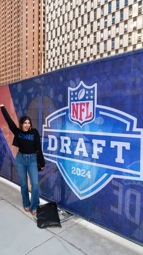 DETROIT The @NFL DRAFT IS HERE! 🏈 GO LIONS! 🦁 There’s so much to see, eat + do during the draft weekend (and always!!) SO excited for our city!!! ✨

#Detroit #nfldraft #NFL #DetroitLions