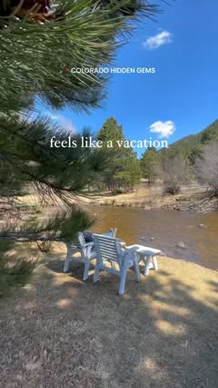 If you’re spending the day in Rocky Mountain National Park or just visiting Estes Park, add this place to your MUST visit list❤️☕️
 
@coffeeontherocks_estespark is like a lake resort with iconic Colorado views, wildlife and tranquility.
Find yourself