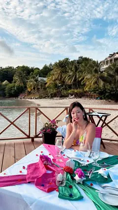 🌺 Make every moment count 🌺

I’ve been to boutique hotel @CalabashCoveStLucia three times and every time I fall in love deeper with this place. It’s a secluded slice of paradise filled with flowers, birdsong, Caribbean breeze and dramatic sunset vi